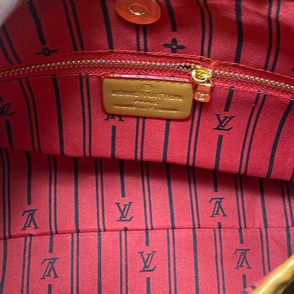 Brown Monogram Shoulder Bag w/ pouch - Picture 4 of 6